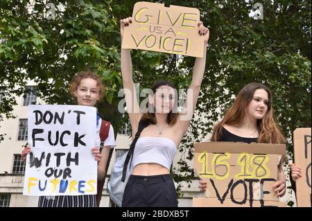 Demonstration zur Unterstützung der Abstimmung für 16-18-Jährige, Whitehall, London. GROSSBRITANNIEN Stockfoto