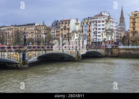 Maria Cristina Brücke in San Sebastian Küstenstadt in der baskischen Autonomen Gemeinschaft, Spanien Stockfoto