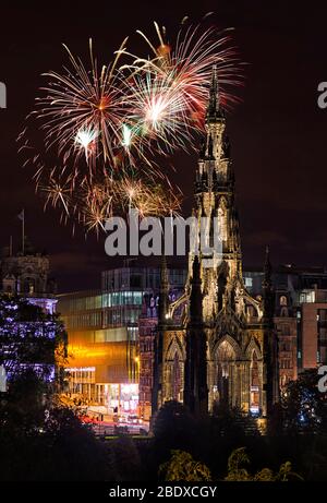 Feuerwerk über Edinburgh, schottland Stockfoto