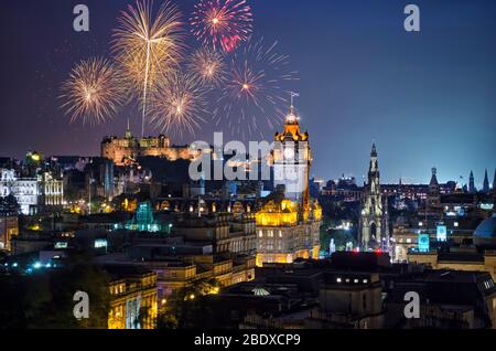 Feuerwerk über Edinburgh, schottland Stockfoto