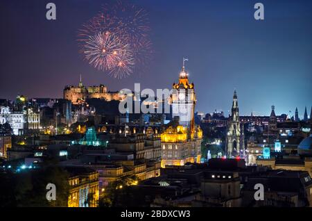 Feuerwerk über Edinburgh, schottland Stockfoto