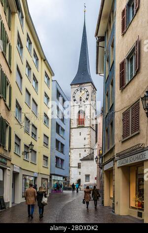 Chur, Schweiz - 21. Dezember 2019 - der Wachturm der St. Martin Kirche steht am 21. Dezember 20129 in Chur, Schweiz Stockfoto