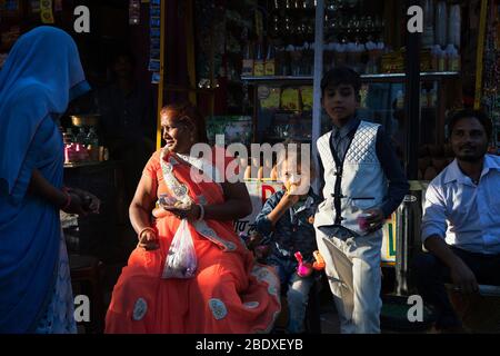 Das Bild der touristischen Familie auf Pushkar Fair, Ajmer, Rajasthan, Indien, asien Stockfoto