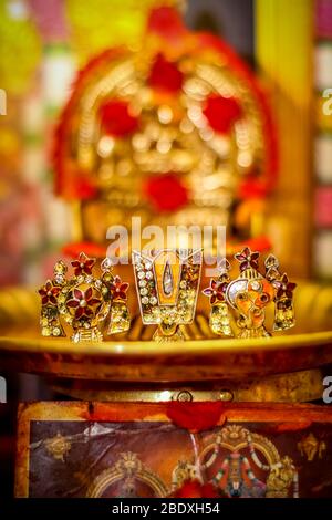 Herr Vishu Balaji Chakra Symbol - Shanku Chakra Namam Herr Vishnu Balaji Ausspicious Heiliges Symbol für Göttlichen Tempel Stockfoto