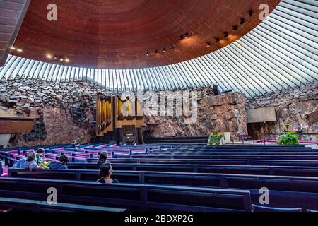 Temppeliaukio Rock berühmte moderne Kirchenarchitektur Wahrzeichen Interieur in Helsinki Finnland Stockfoto