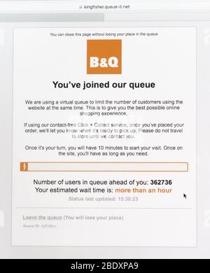Kidderminster, Großbritannien. April 2020. Mit dem UK in Lockdown aufgrund der Covid-19 Pandemie, scheint jeder planen ein Osterfeiertag Wochenende DIY. Der Heimwerkerhändler B&Q betreibt einen Online-Shopping-Service für essentielle Produkte, solange die Kunden bereit sind, sich der virtuellen Warteschlange anzuschließen und hinter den 362,736 anderen Kunden zu warten, die noch nur auf den Online-Shop warten! Kredit: Lee Hudson/Alamy Live News Stockfoto