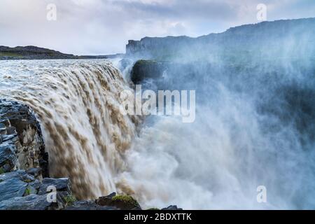 Dettifoss am Fluss Jökulsá á Fjöllum von der East Side, Vatnajökull Nationalpark, Nordostregion, Island Stockfoto