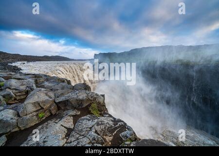 Dettifoss am Fluss Jökulsá á Fjöllum von der East Side, Vatnajökull Nationalpark, Nordostregion, Island Stockfoto