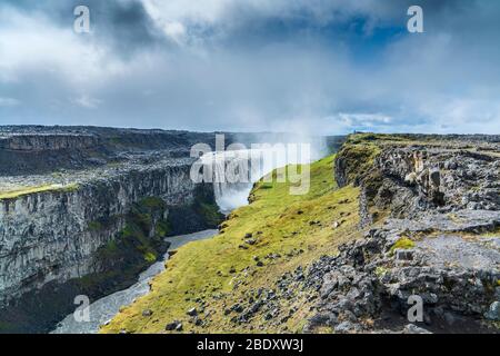 Dettifoss am Fluss Jökulsá á Fjöllum von der Westseite, Vatnajökull Nationalpark, Nordostregion, Island Stockfoto