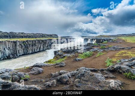 Selfoss am Fluss Jökulsá á Fjöllum von der Westseite, Vatnajökull Nationalpark, Nordostregion, Island Stockfoto