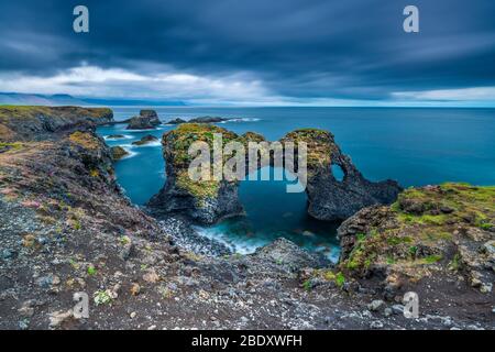 Gatklettur, Arnarstapi, Snaefellsnes Peninsula, Island Stockfoto