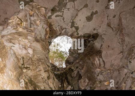Naturbrücke Kalksteinbogen im Carter Cave State Park in Kentucky Stockfoto