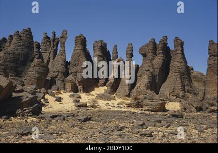 Wind-erodierte Felsen, Tassili n'Ajjer, in der Sahara Wüste, Algerien. Stockfoto