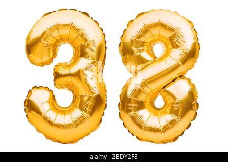 Nummer 38 achtunddreißig aus goldenen aufblasbaren Ballons auf weiß isoliert. Helium Ballons, Goldfoliennummern. Party Dekoration, Jubiläums-Schild Stockfoto