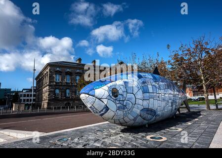 Berühmte Fischstatue in Belfast, Nordirland, Großbritannien Stockfoto