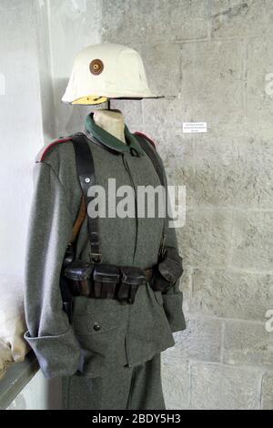 Krakau. Krakau. Polen. Deutsche Militäruniform des 1. Weltkrieges. Artefakt aus Muzeum Spraw Wojskowych. Stockfoto