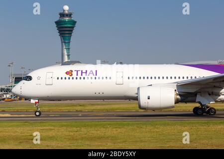 Guangzhou, China – 24. September 2019: Thai Airways Airbus A350-900 Flugzeug am Flughafen Guangzhou (CAN) in China. Airbus ist eine europäische Flugzeugmanufazrat Stockfoto