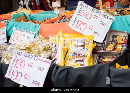 November 28, 2019 - BAGUIO CITY PHILIPPINEN: Sortiert Schokolade zum Verkauf Stockfoto