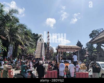 23. APRIL 3019-BALI INDONESIEN : Touristen genießen auf den Straßen von Bali in Indonesien Stockfoto