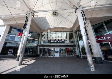 Leere Straßen im Stadtzentrum von Southampton am Karfreitag 2020 während der Sperrung des Coronavirus. Stockfoto