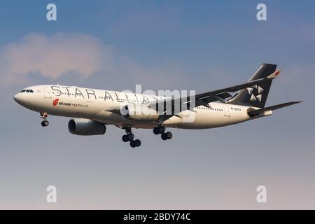 Shanghai, China – 26. September 2019: Air China Airbus A330-200 am Flughafen Shanghai Hongqiao (SHA) in China. Airbus ist ein europäischer Flugzeughersteller Stockfoto