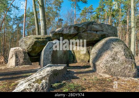 Prähistorische Megalithölpel Teufelsküche bei Haldensleben in Deutschland Stockfoto