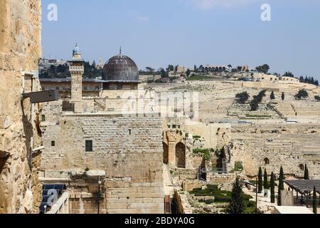 Al-Aqsa Moschee, die dritte heiligste Stätte im Islam, mit Ölberg im Hintergrund in Jerusalem, Israel Stockfoto
