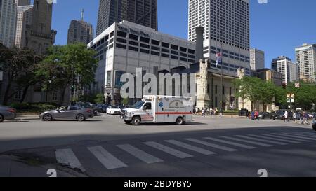 Chicago Fire Department Ambulance Auto Fahrt durch - CHICAGO. USA – 11. JUNI 2019 Stockfoto