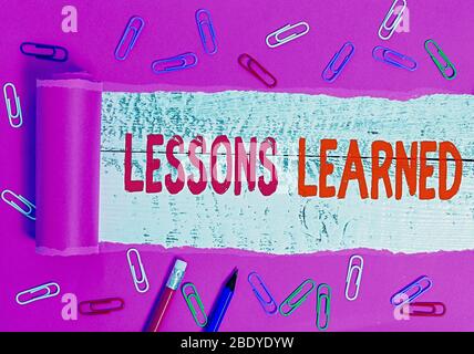 Lektion beim Schreiben von Handschriftertext Gelernt. Konzeptfoto das Wissen oder Verständnis, das durch Erfahrung gewonnen wurde Stockfoto