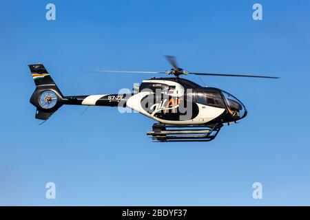 Mahe, Seychellen - 8. Februar 2020: Hubschrauber ZIL Air Airbus H120 am Flughafen Mahe (SEZ) auf den Seychellen. Stockfoto