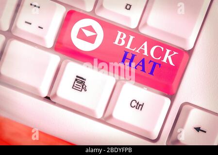 Hinweis zur Darstellung von Black hat. Geschäftskonzept für die Verwendung in Bezug auf eine schlechte Demonstration, insbesondere eines Schurken oder Kriminellen Stockfoto