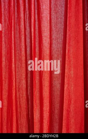 Roter Hintergrund. Roter Stoff Hintergrund. Roter Stoff Textur Nahaufnahme, nützlich für Hintergrund. Stockfoto
