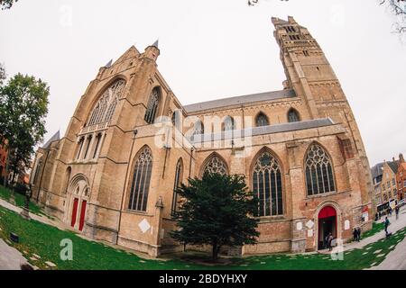 Brügge - Heiliger Erlöser Kathedrale Sint-Salvatorskathedraal , die älteste Pfarrkirche von Brugge Belgien Stockfoto