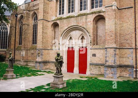 Brügge - Heiliger Erlöser Kathedrale Sint-Salvatorskathedraal , die älteste Pfarrkirche von Brugge Belgien Stockfoto