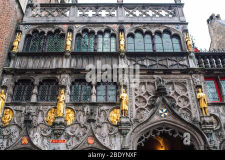 Die Basilika des Heiligen Blutes im Marktplatz Brügge, West-Flandern, Belgien, ein UNESCO-Weltkulturerbe. Stockfoto