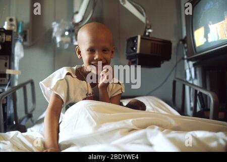 Kind, Das Sich Einer Chemotherapie Unterzogen Wird Stockfoto