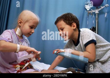 Kinder, Die Sich Einer Chemotherapie Unterziehen Stockfoto