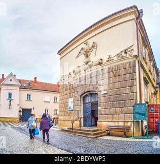 TSCHENSTOCHAU, POLEN - 12. JUNI 2018: Die Fassade des Arsenal-Gebäudes im Kloster Jasna Gora, ehemaliges Waffenhaus und heute Museumsgebäude, am Jun Stockfoto