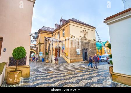 TSCHENSTOCHAU, POLEN - 12. JUNI 2018: Spazieren Sie durch die historischen Gebäude des Klosters Jasna Gora und genießen Sie die beeindruckende mittelalterliche Architektur, am Juni Stockfoto