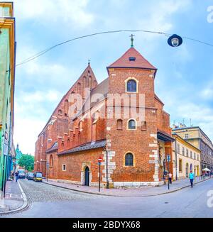 KRAKAU, POLEN - 12. JUNI 2018: Der Blick auf die mittelalterliche gotische Markuskirche im alten Krakau, einer der ältesten der Stadt, am 12. Juni in Krakau Stockfoto