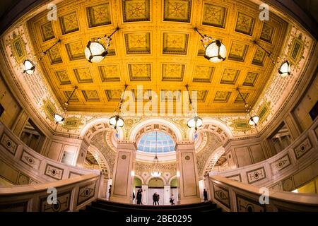 Beleuchtete Innenräume des Gebäudes, Chicago, Illinois, USA Stockfoto