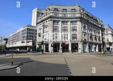 Verlassene Oxford Circus im Zentrum Londons bei der Sperrung der Coronavirus-Pandemie in Großbritannien Stockfoto