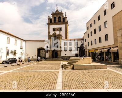 Nossa Sehora da Torre Kapelle und Verteidigungsturm und Bom frei Bartolomeu dos Martyres, Bartholomäus von Braga Statue Braga Portugal. Stockfoto