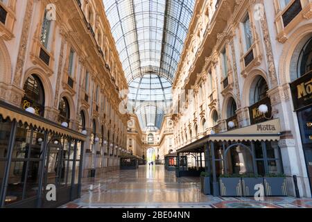 Verlassene Sehenswürdigkeit und Denkmal: Galleria Vittorio Emanuele II in Mailand, Italien während der COVID-19 Pandemie. Coronavirus und Alltag in Mailand Stockfoto