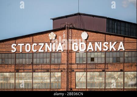 Danzig, Polen. April 2020. Die historische Stocznia Gdanska (Danzig Werft) in Danzig.Danzig Werft ist eine große polnische Werft. Der Hof wurde international bekannt, als dort im September 1980 Solidarnosc gegründet wurde. Es liegt auf der linken Seite des Martwa Wisla Flusses und auf der Ostrow Insel. Kredit: Mateusz Slodkowski/SOPA Images/ZUMA Wire/Alamy Live News Stockfoto