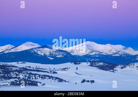 Im Winter vor Sonnenaufgang über den beaverhead Mountains in der Nähe von jackson, montana Stockfoto