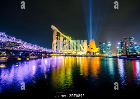 Singapur Stadt Skyline bei Nacht Stockfoto