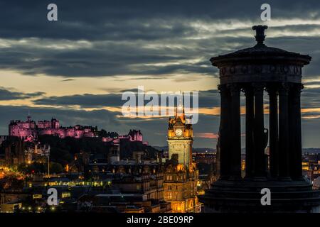 Edinburgh City Skyline bei Nacht, Schottland Stockfoto