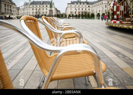 Korbsessel auf dem Hauptplatz von Orleans Stockfoto