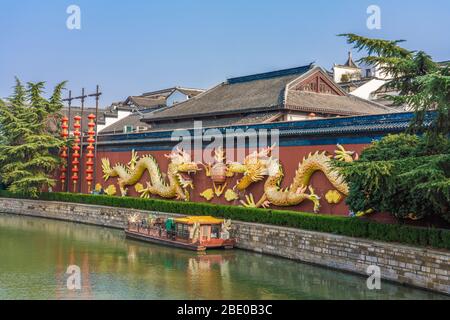 NANJING, CHINA - NOVEMBER 07: Konfuzius-Tempel ein beliebtes Touristenziel im historischen Viertel von Fuzimiao am 07. November 2019 in Nanjing Stockfoto